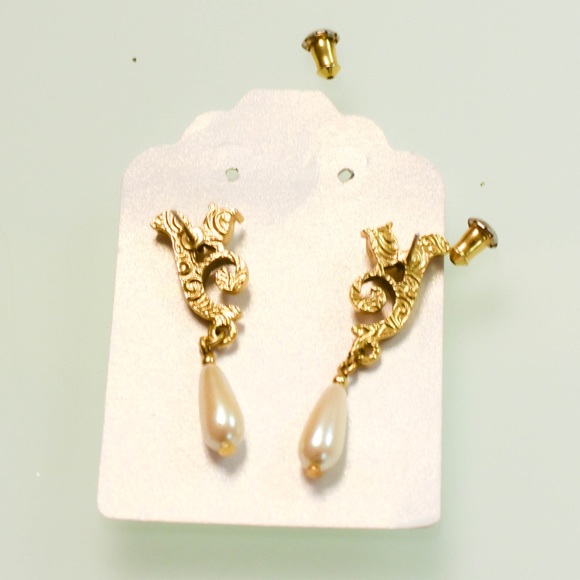 Delicate Gold Earrings with Pearl Drop - Picture 5 of 5